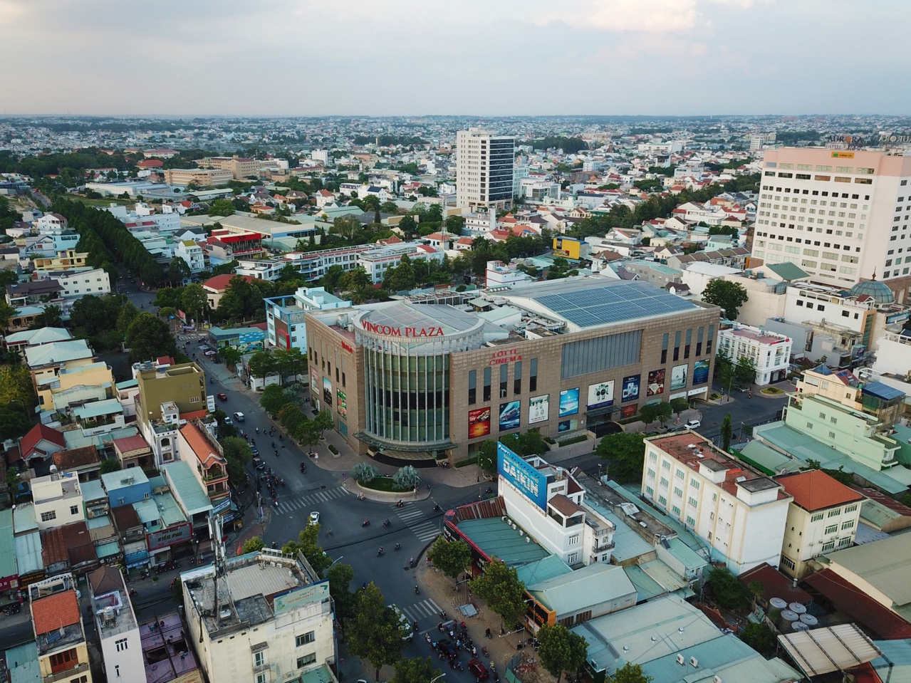 Một góc TP Biên Hòa - đây là thành phố trực thuộc tỉnh đông dân nhất của cả nước tính đến năm 2021 - Yeshouse
